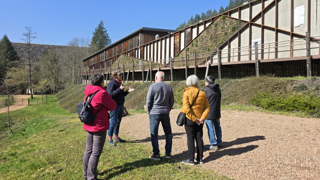 Groupe en balade guidée près des barrages du Chartrain et du Rouchain